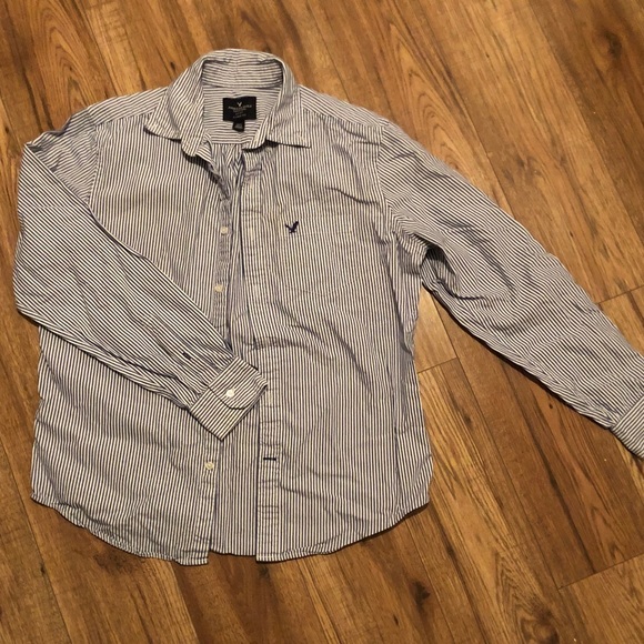 Beautiful button down perfect date shirt for men! - Picture 4 of 4
